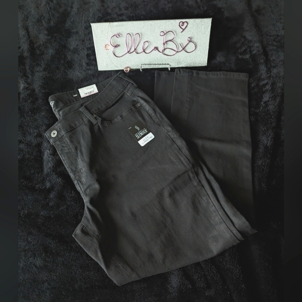 NWT St Johns Bay Black Straight Leg Denim w/ Built in Slimming Panel 16,18,20